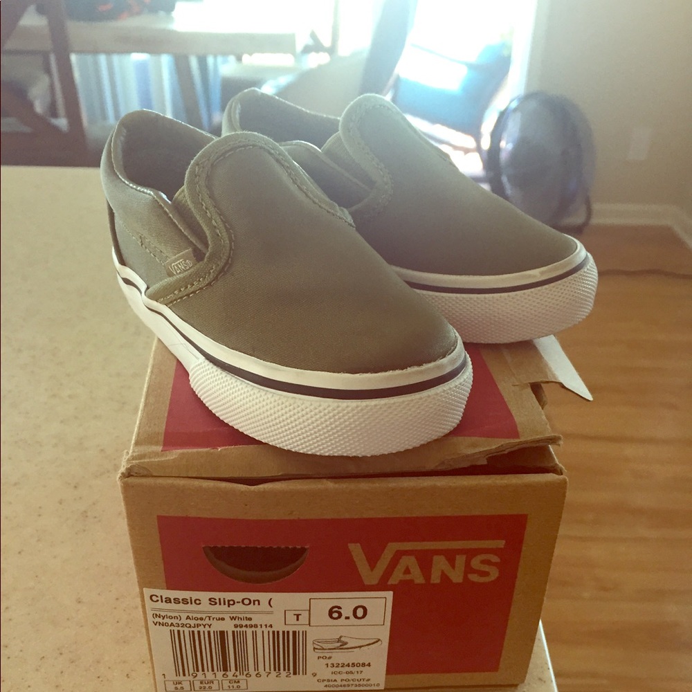 NEW Boys toddler vans 6 sneakers
